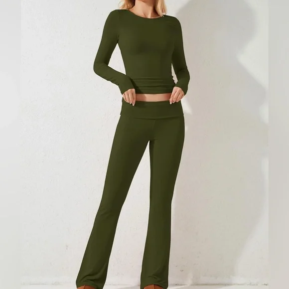 Icobid Womens Flared Yoga Pants and Long Sleeve Set - Picture 1 of 5